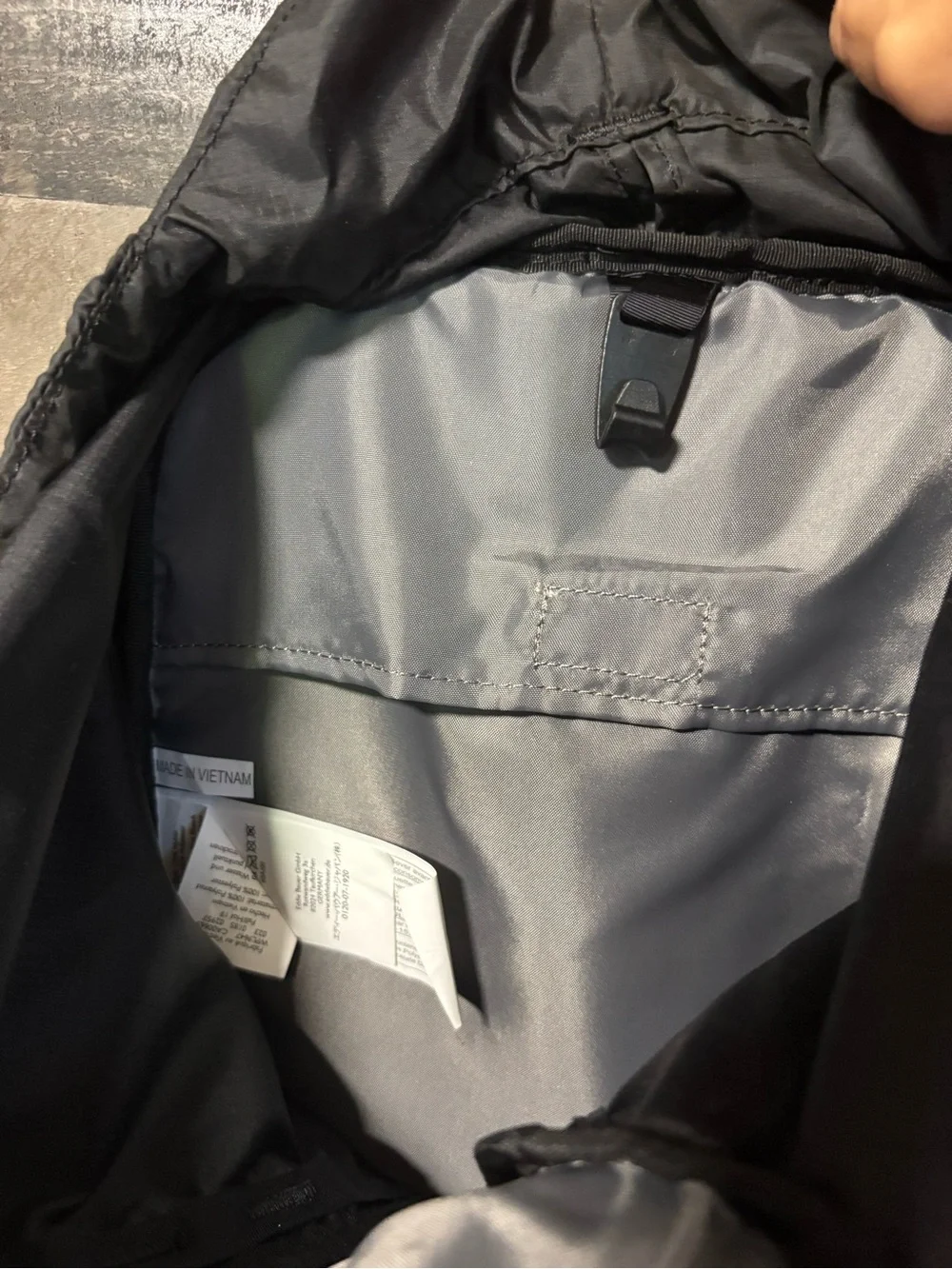 NWT Eddie Bauer Black Butter Pack 16L Backpack with Blue Accents
